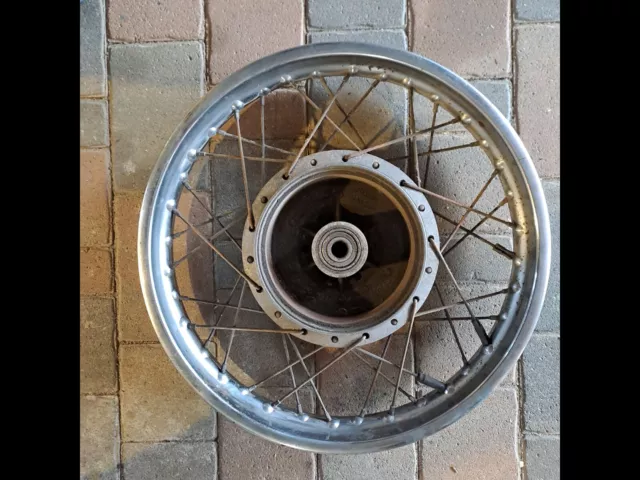 Suzuki GT750 Hinterrad rear wheel 2