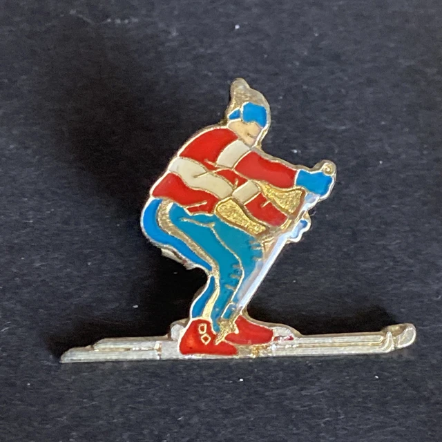 Vintage Les 2 Alpes Ski Resort Pin France Enamel Souvenir