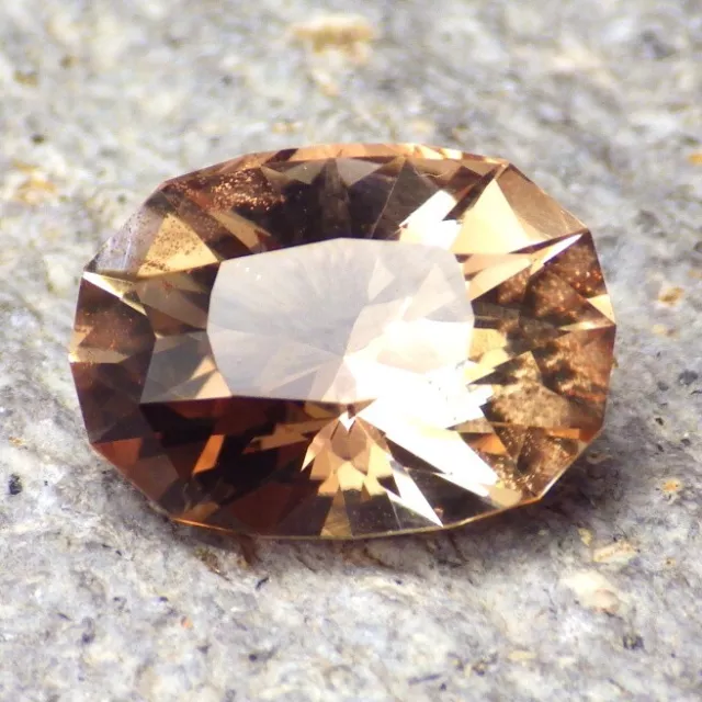 PEACH SCHILLER OREGON SUNSTONE 6.24Ct FLAWLESS, BRIGH GEM - SEE VIDEO!!