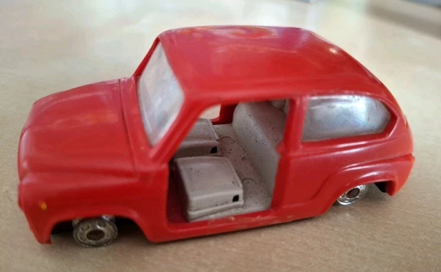 Voiture Miniature Ancienne Fiat 600 - 1/87 - Polistil - Occasion - Modèle Vintage En Métal Rouge