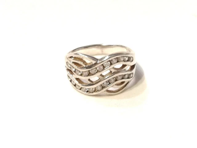 BELLISSIMO ANELLO IN ARGENTO 925 STERLING CON PIETRE BIANCHE MISURA. 17,2 mm