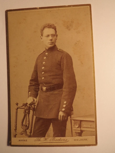 Marne - Meldorf - stehender Soldat in Uniform - Regiment Nr. 8 ? / CDV Rückseite
