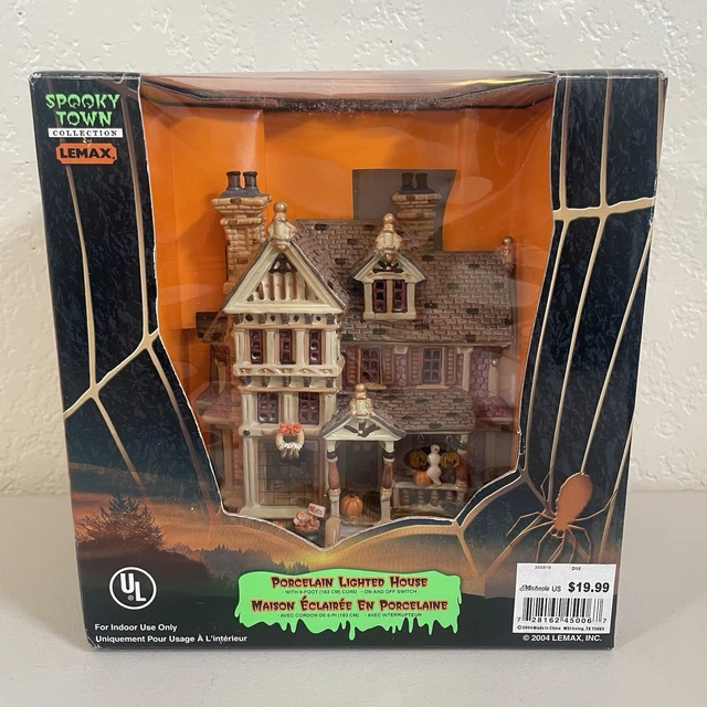 Figurines Lemax Spooky Town - Terrified Trick-or-Treaters - Lot De 2 - Halloween Décoration - 6.4 X 5.7 X 3 Cm