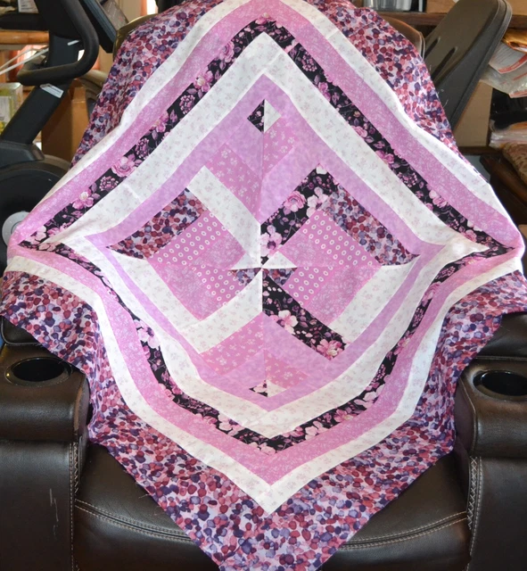 Edredón top-4 Wackys PLUS en Impresiones de Blanco y Fushia, 45"Sq.(0318U)