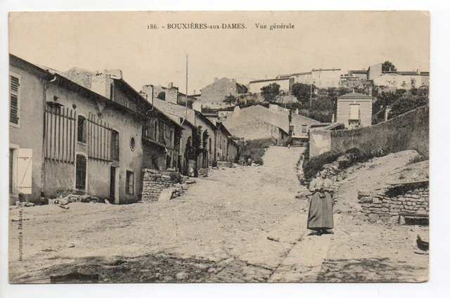 BOUXIERES AUX DAMES Meurthe et moselle CPA 54 vue d'une rue en montée