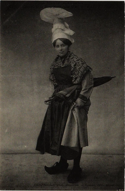 CPA La Vieille Normandie Coiffe et Costumes de la Bosse Normandie (435091)