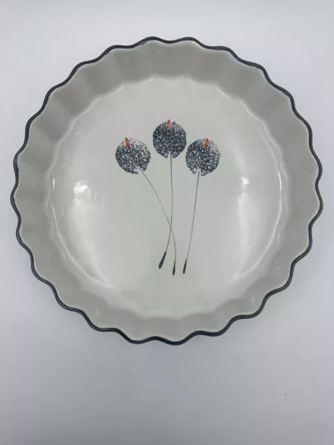 Temuka pottery - Wild poppies, frilled pie dish - Made in New Zealand - White.