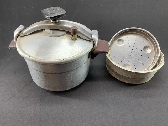 Ancienne cocotte minute SEB 8 litres basse série K en alu pur 99,5