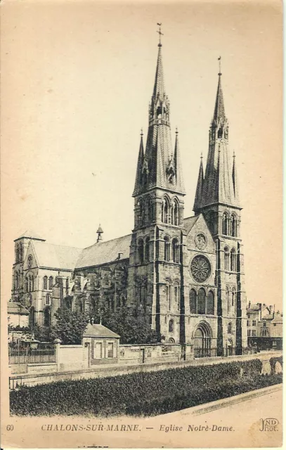 Carte postale, CHALONS sur MARNE, L'église Notre-Dame, non écrite au revers.