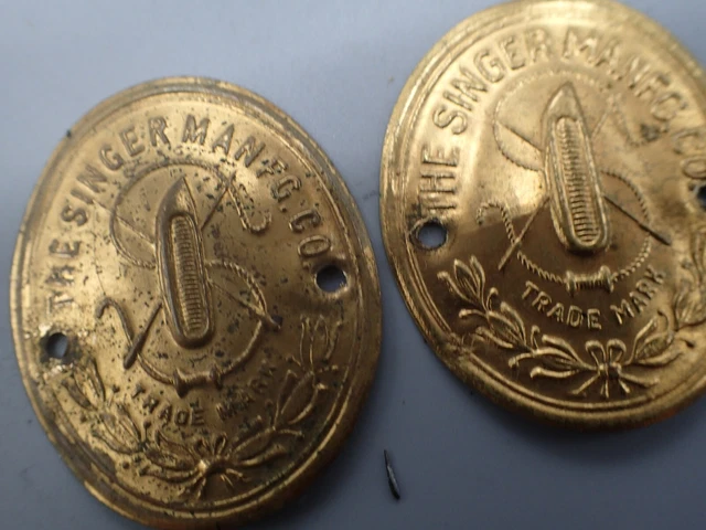 2 ANTIQUE SINGER Sewing Machine Emblem Logos Name Plates (A4) $14.99