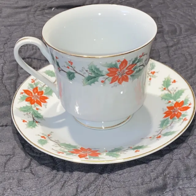 Vintage Trisa Fine China Teacups With Saucers Pattern 1693 - Poinsettias & Holly 2