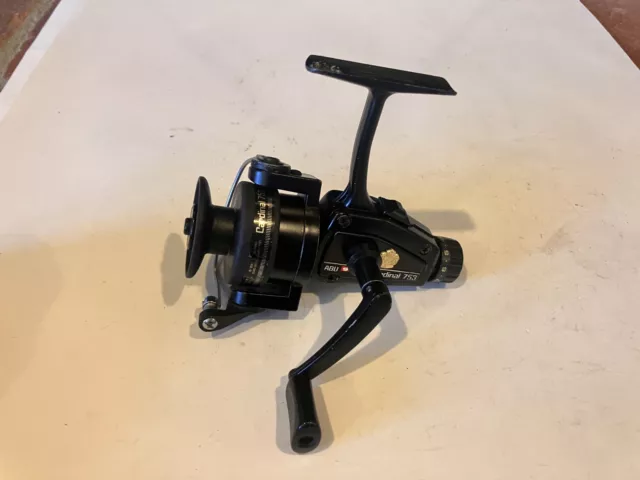 ABU GARCIA CARDINAL 554 Spinning Reel - Red - Spooled with 10lb