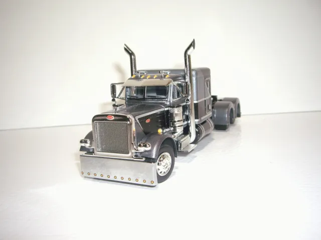 Dcp First Gear 1/64 Black And Gray Peterbilt 379 With 63" Sleeper