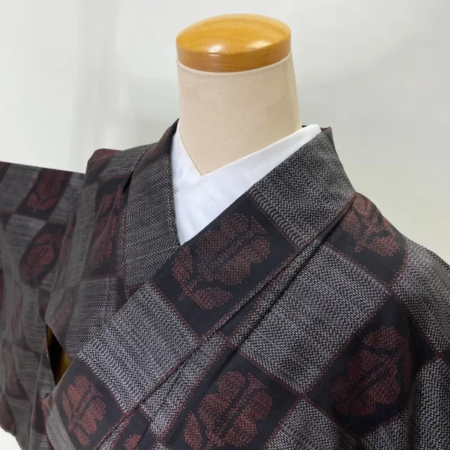 Oshima Tsumugi VINTAGE Japanese Kimono Silk tumugi ANTIQUE LADIES KIMONO 1748