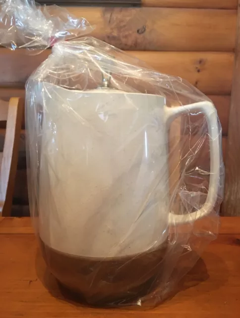 NEW Vacron Ware 44 oz beverage hot/cold pitcher Bopp Decker Inc. - Sandalwood NEW Vacron Ware 44 oz beverage hot/cold pitcher Bopp Decker Inc. - Sandalwood