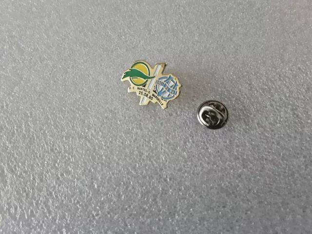 PIN'S PINS FC NANTES - OM MARSEILLE Football  TIR 1