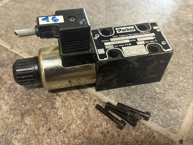 Parker D1VW20BNJWL75 Hydraulic Directional Control Solenoid Valve 24VDC FASTSHIP