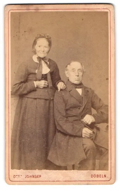 Photography Otto Johnsen, Döbeln, Wide Street 331, Portrait of Older Couple in Z