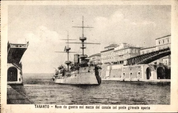 Ak Taranto Taranto Apulien, Italienisches Kriegsschiff - 10946671