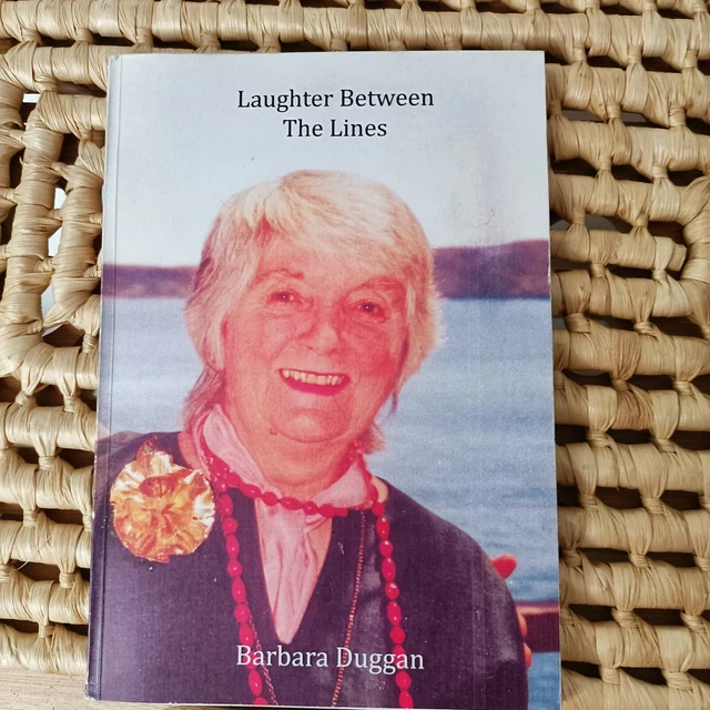 Laughter between the lines - Barbara Duggan - Paperback