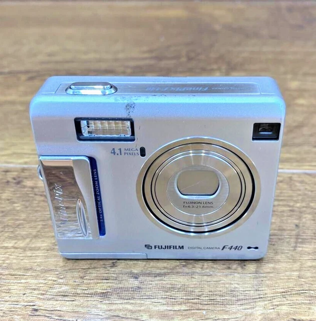 FUJIFILM FINEPIX F440 Silver Compact Digital Camera Tested Working
