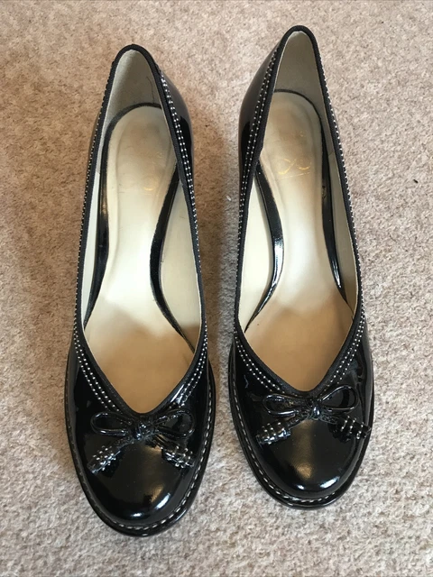 LADIES CLARKS BOMBAY Lights Uk 5.5 Navy Patent Leather Court Shoes