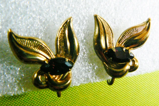Vintage Retro gold tone metal Red Garnet marquis cut stone screw clip earrings