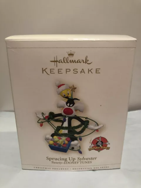 Hallmark: Sprucing up Sylvester -ornament- Looney Tunes - 2006 NEW in box