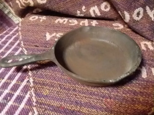 Small Number 3 Sk Made In U.s.a. Cast Iron Skillet