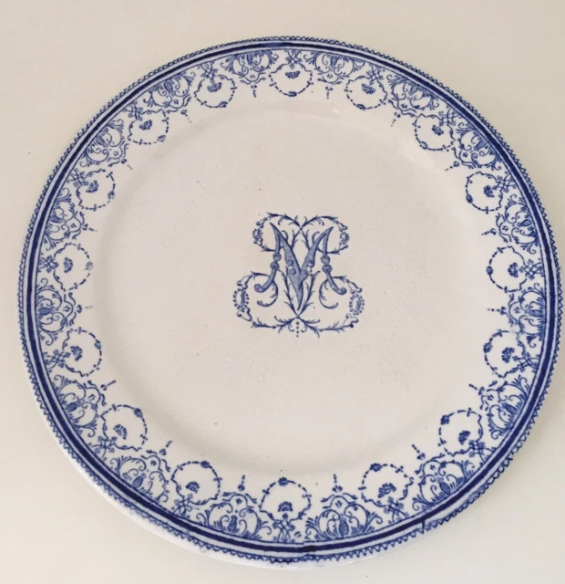 Assiette Gien Terre de Fer monogramme M XIX