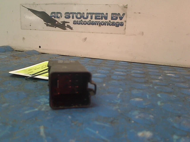 0281003028 VORGLÜH RELAIS GLOW PLUG RELAY C Volkswagen Crafter 2009