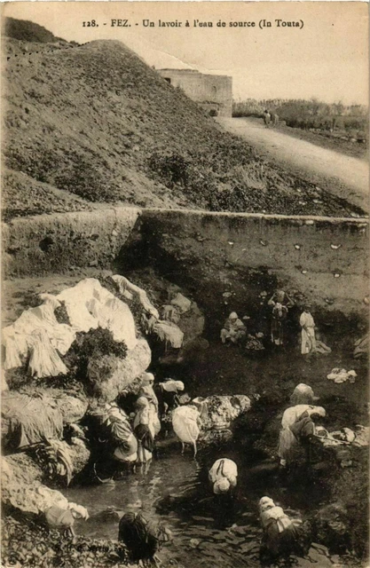 CPA AK MAROC FEZ - Un lavoir a'Leau de source (219759)