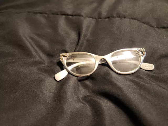 VINTAGE  Silver TURA Cat-Eye GLAM Eyeglasses