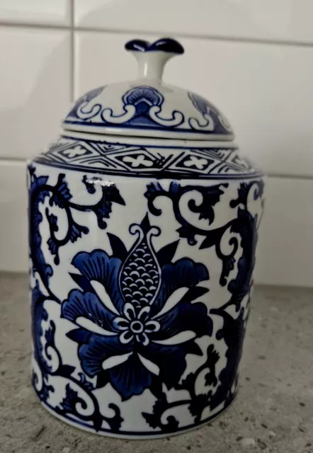 Chinese Porcelain Ceramic Blue & White Lidded GINGER JAR 7 X 5 Inch 2