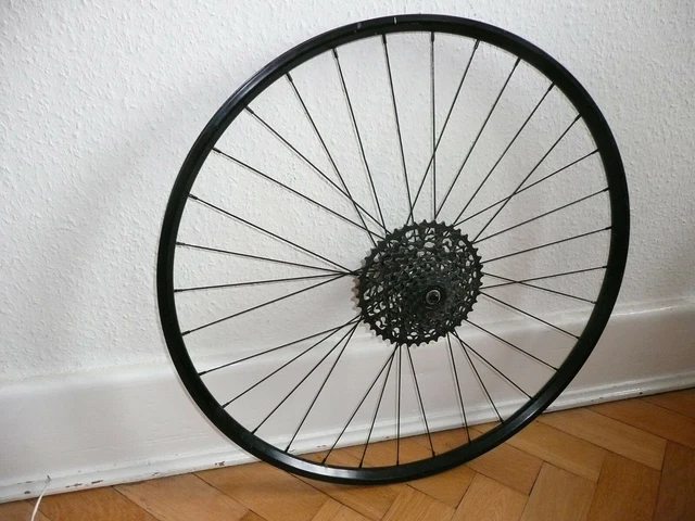 28er Hinterrad  Disk Nabe DT Swiss 240s mit SRAM Kassette 11fach  Zä 11-42