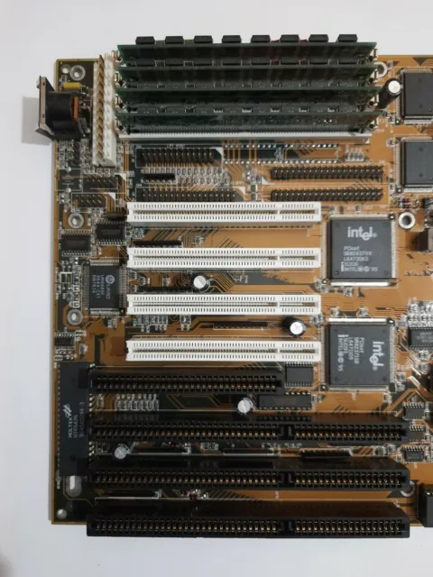 Gigabyte GA-586ATV socket 7 ISA + Intel Pentium MMX 200 MHz + 64 MB di RAM 2