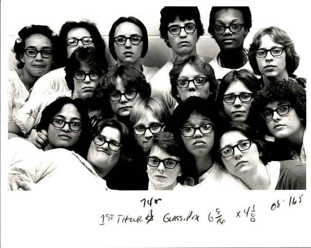 LG904 1980 Original Photo MILITARY ISSUE GLASSES Woman Marines Uniform Specs