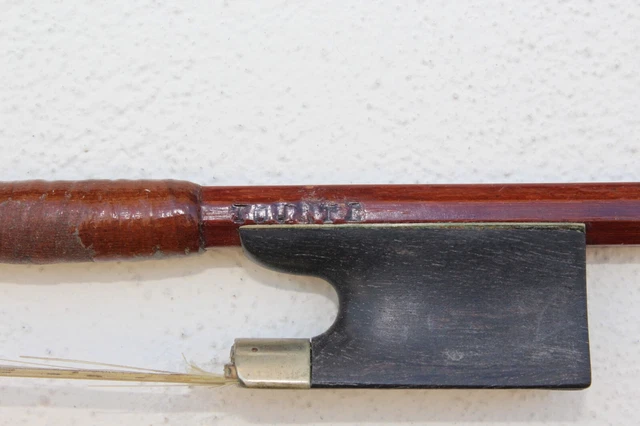 Archet du violon ancien estampillé sur la poignée TOURTE antique violin bow