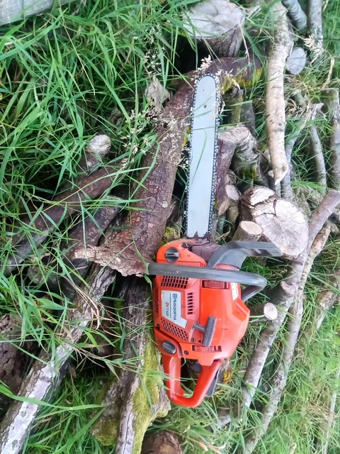 HUSQVARNA 340 CHAINSAW With 18 Inch Bar And Chain 185.00