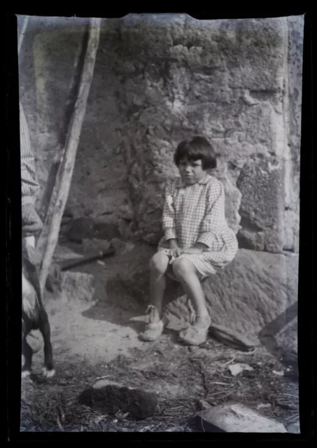 Portrait Girl Family c1930 NEGATIVE Amateur Photo Glass Plate 6x9 cm