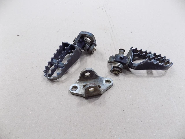 1999 99 Honda CR250R CR250 R CR 250 / Original OEM Nice FOOT PEGS WITH BRACKETS