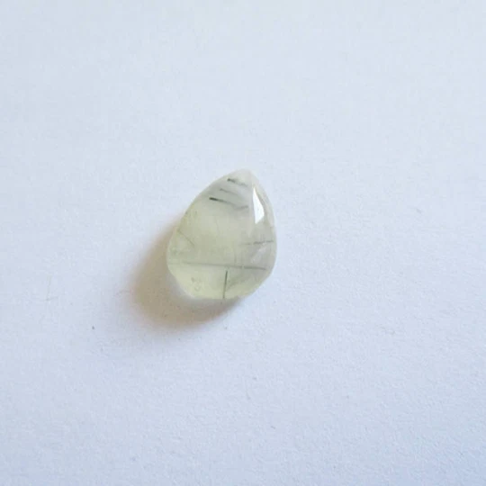 Préhnite cabochon pierre fine 12x9x4mm gemme multicolore reiki chakra plexus