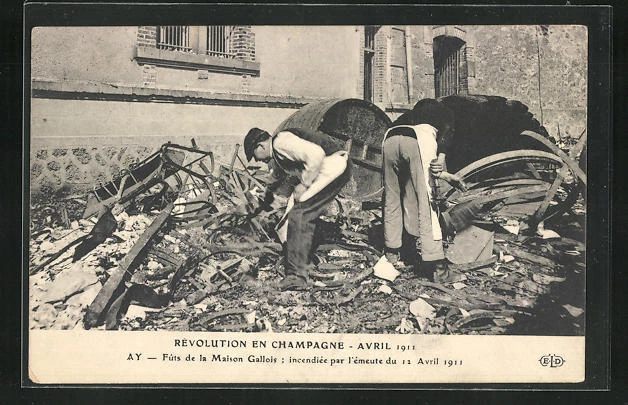 CPA Champagne, Avril Revolution 1911 - barrels of the Welsh House..., Arbeiterbe