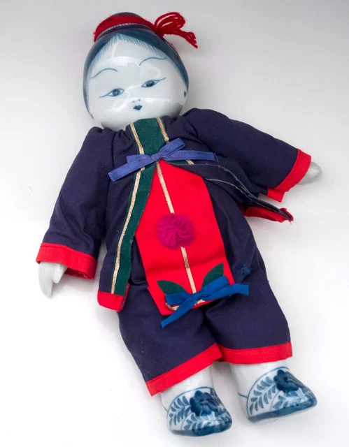 Vintage blau & weiß chinesische Porzellanpuppe, 12 Zoll lang, Stoffkörper. Orientalisch.