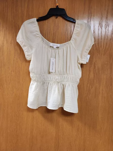 Ivory Short Sleeve Ruffled Top. NWT. Small Juniors.. By Pink Rose. Cute.