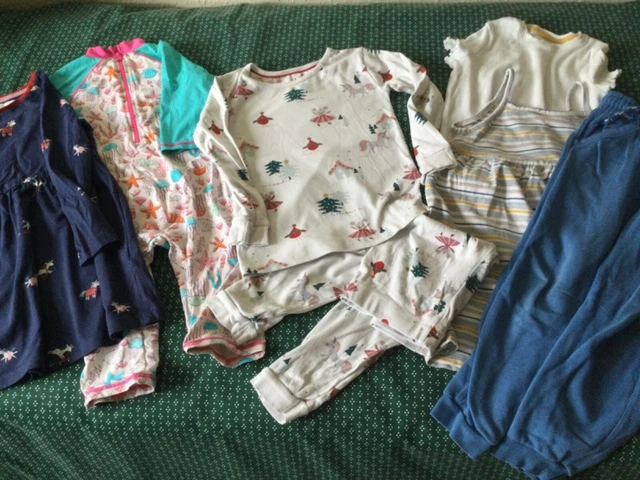 Pacchetto abbigliamento M&S per BAMBINA 4-5 ANNI