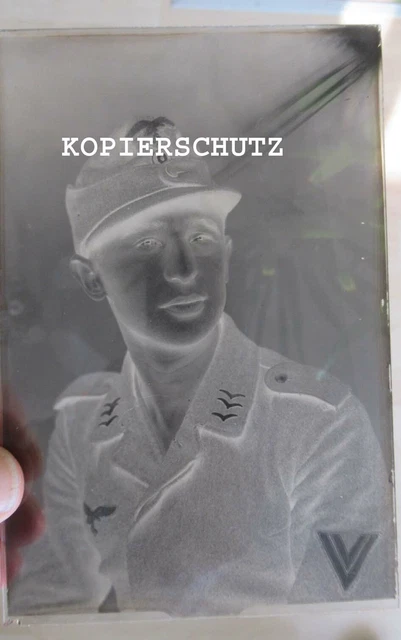 Altes Glas - Negativ / Portrait Foto Luftwaffen Soldat mit Feldmütze 2. WK