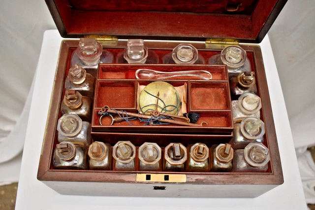 ANCIENNE TROUSSE MÉDICALE d'urgence de premier secours La Poste 1958