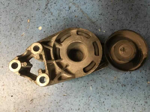 038903315E galet tendeur pour SEAT IBIZA III 1.9 SDI 2002 1010703 2