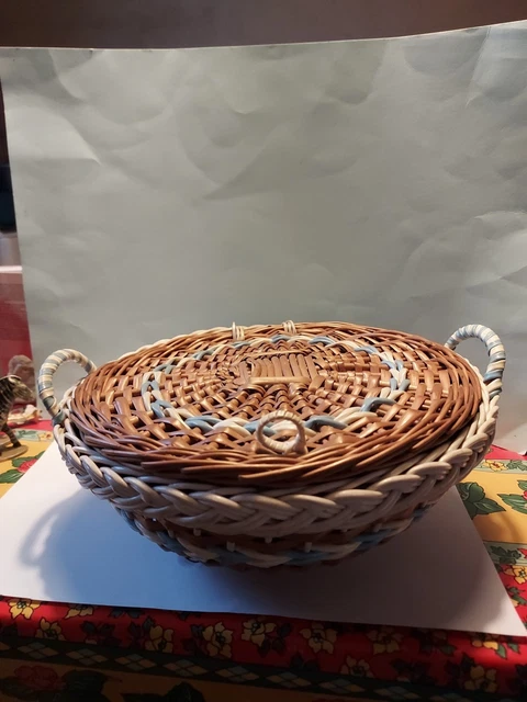 Panier en rotin et osier tressé